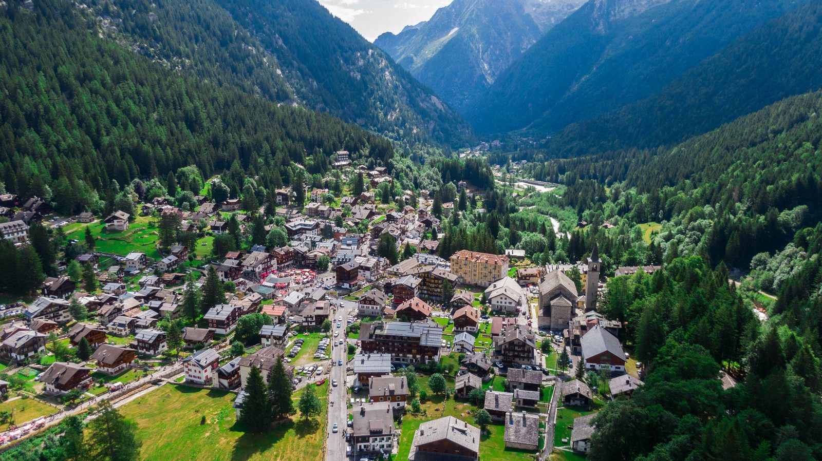 Macugnaga e Monte Rosa dall’alto