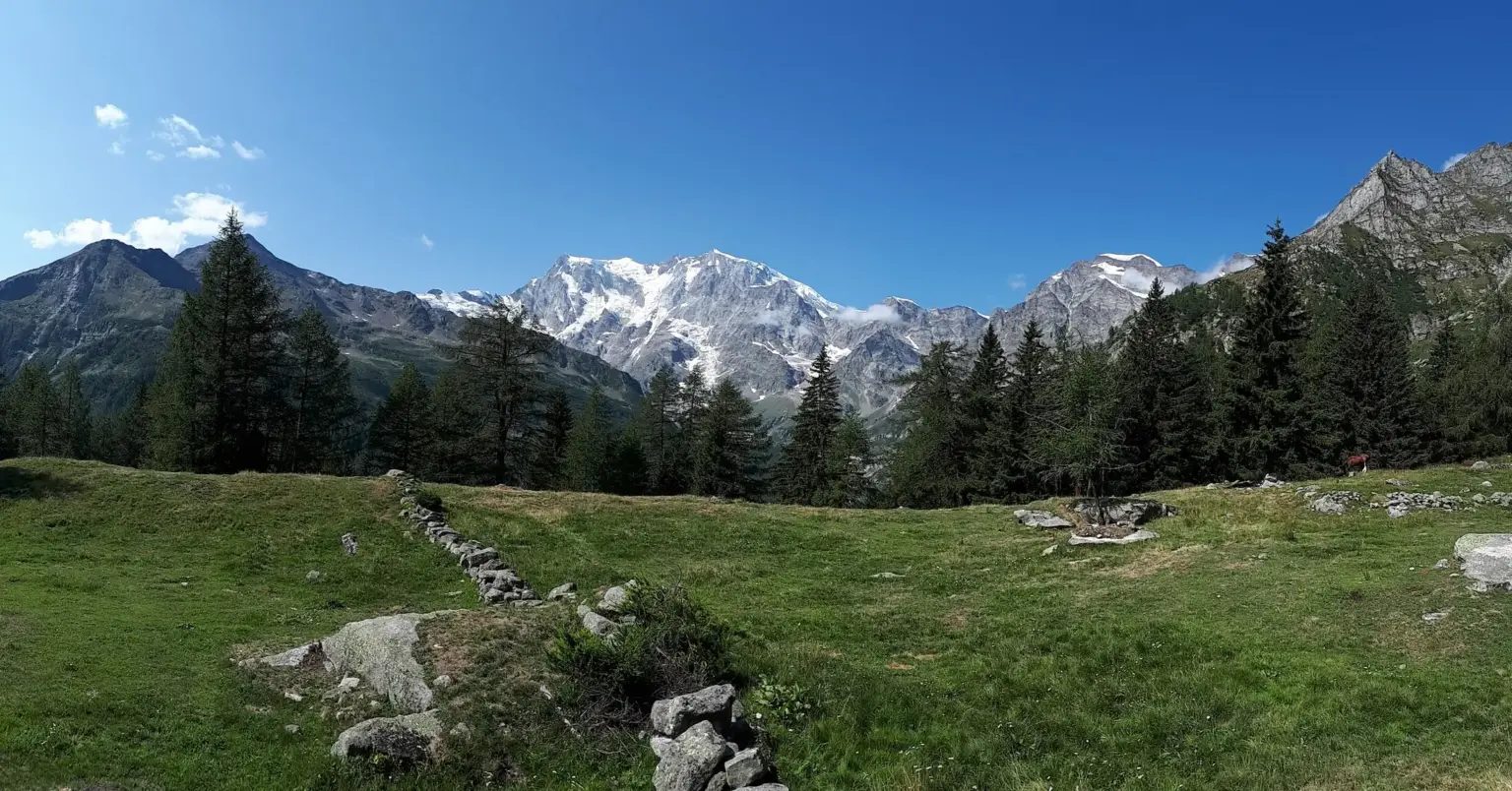 Alpe Bill in estate lungo la linea funivia Monte Moro