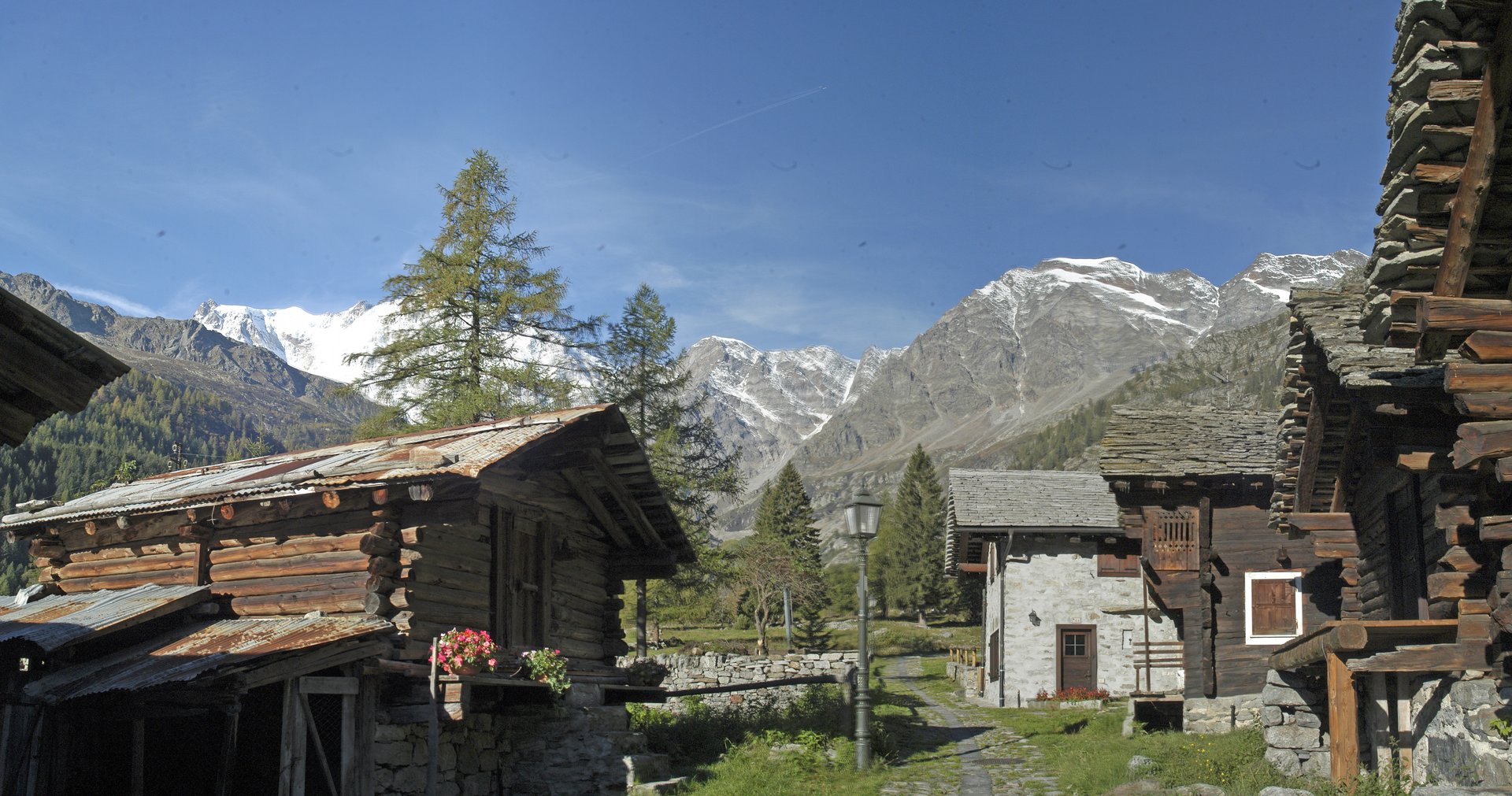 Il Dorf di Macugnaga con le antiche case alpine, Archivio Distretto Turistico dei Laghi, ph Giancarlo Parazzoli