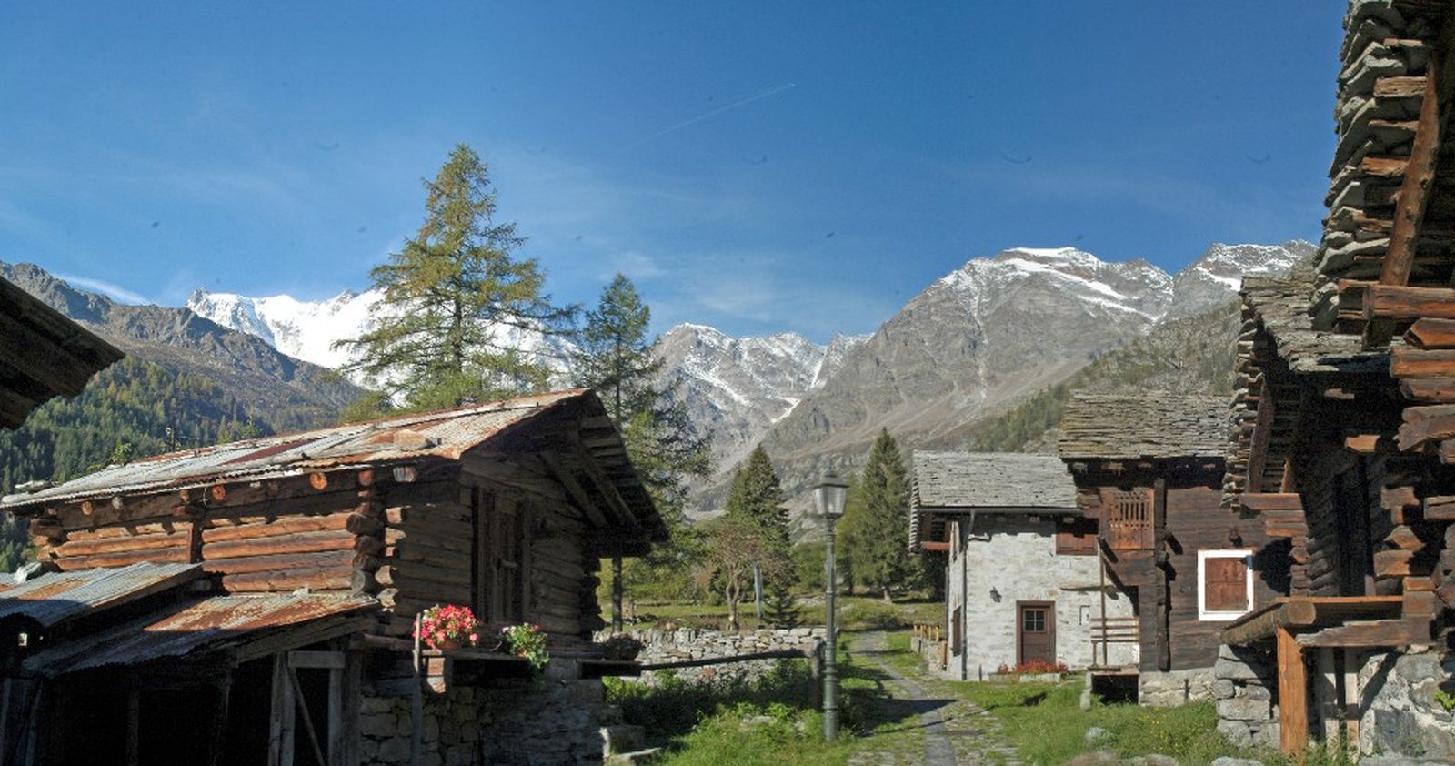 View of Macugnaga Dorf with Walser houses and Monte Rosa